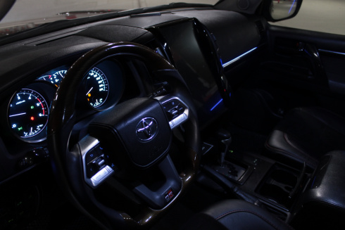 Toyota Land Cruiser 200
